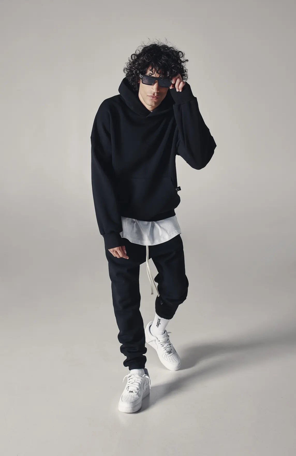 MYŌBU BLACK HOODIE